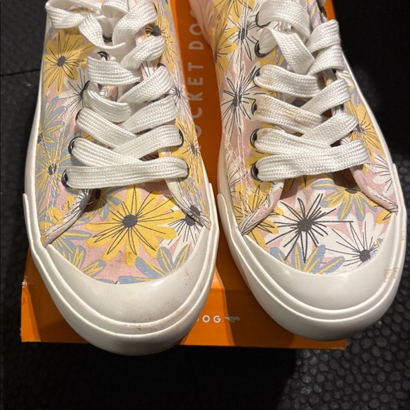 Rocket dog jumpin Beverly cotton pink women’s 9.5 pale pink blue floral - Picture 2 of 8